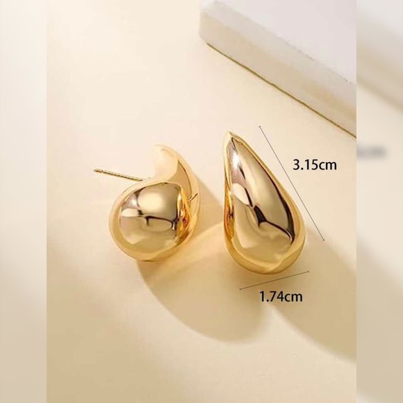 Bottega-esque Tear Drop 💧 Earrings Gold-tone - Picture 4 of 4